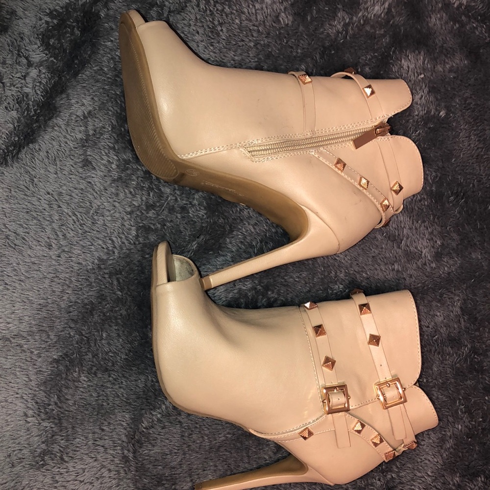 tan heels